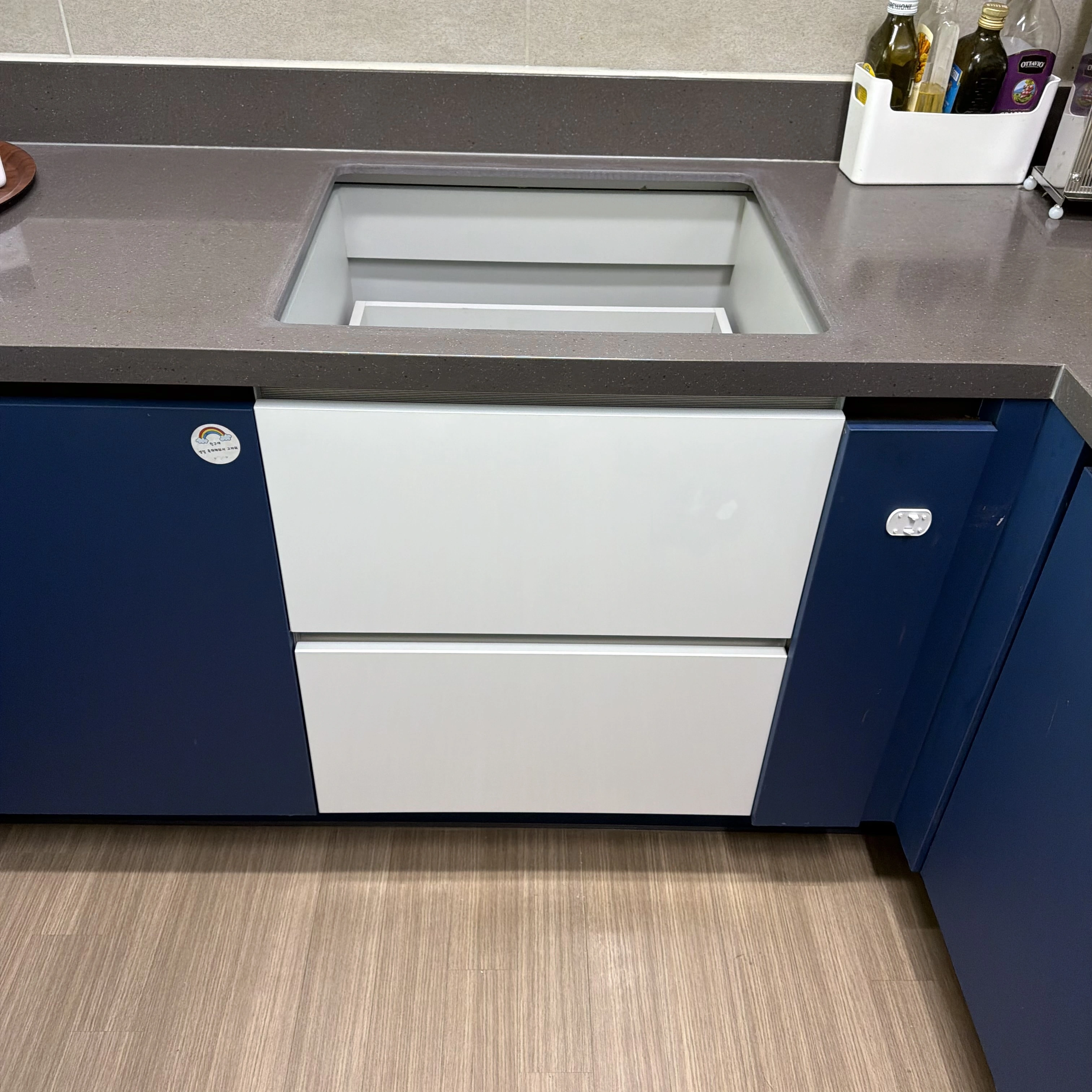 싱크대수납장철거 전 주방 상태 2